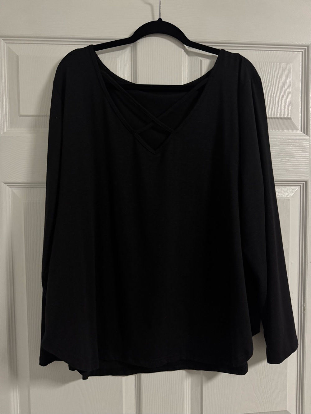 Black Women's Crisscross V-Neck Long Sleeve Top